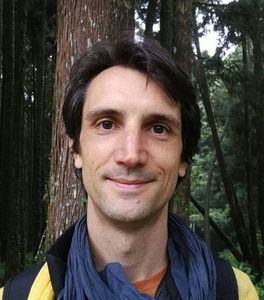 Laurent SIMON - professeur de yoga et Sophrologue